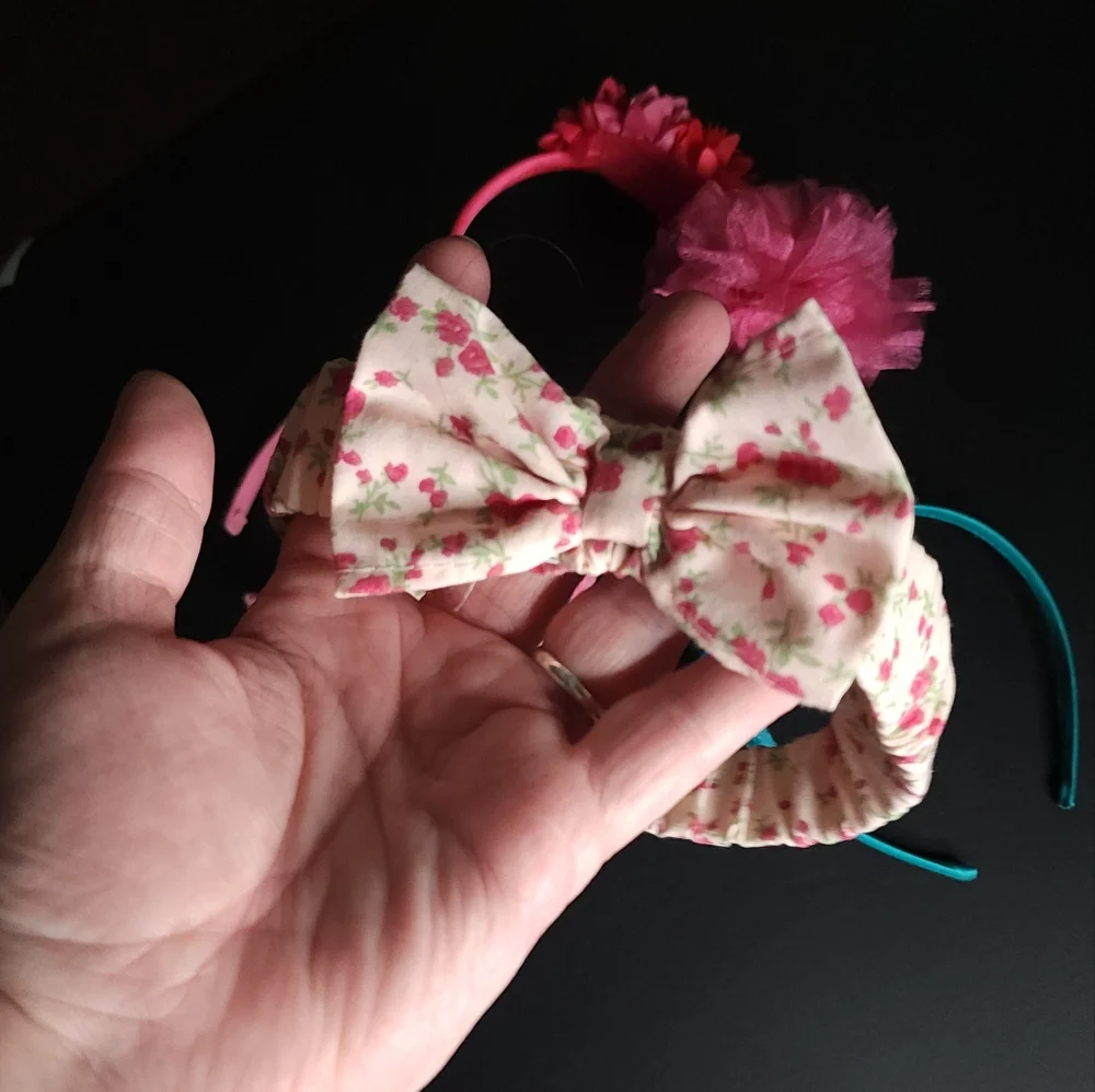 4 Head Bands And 1 Clip Floral and Solid Headband Set